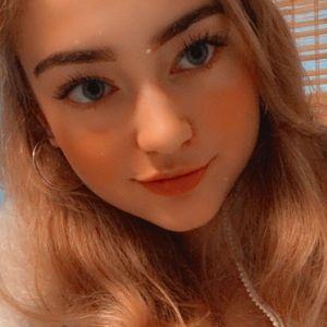 Meet your Posher, Ella